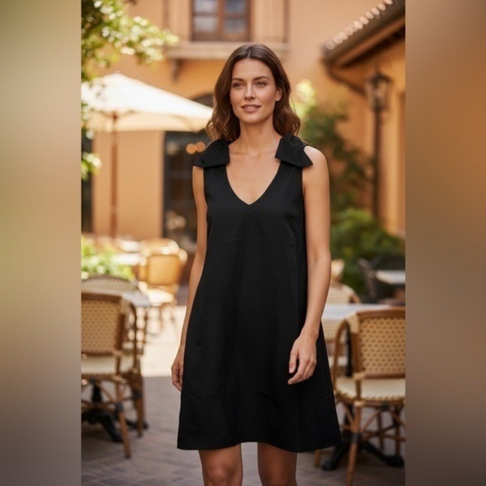 AQUA Black V-Neck Bow Shoulder Sleeveless Shift Mini Dress Womens Size XS NWT